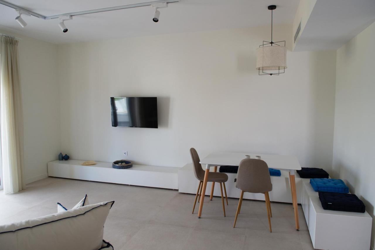La Mer Bleue Beachfront Boutique Apartments Vrahati Extérieur photo