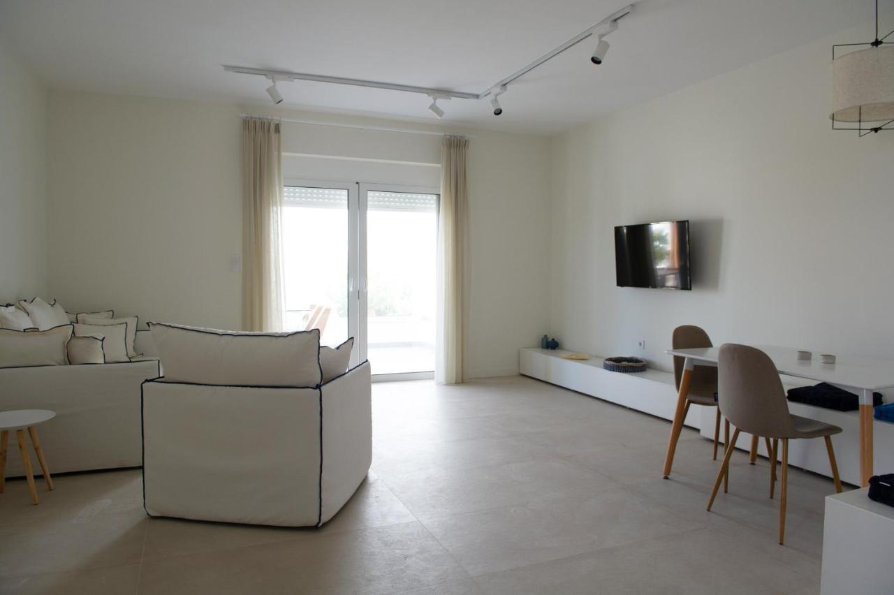 La Mer Bleue Beachfront Boutique Apartments Vrahati Extérieur photo